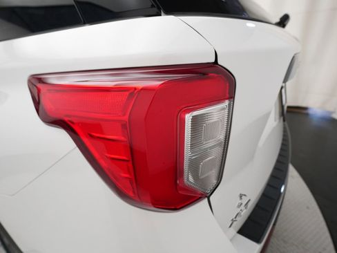 Used 2024 Ford Explorer XLT w/ Equipment Group 202A image 34