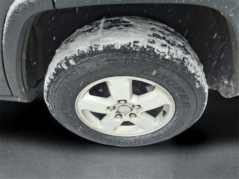 Used 2012 Jeep Grand Cherokee Laredo w/ Laredo E Group image 7