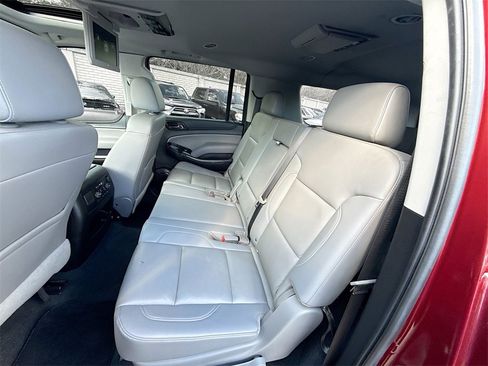 Used 2020 Chevrolet Suburban LT image 25