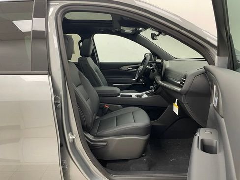 New 2026 Chevrolet Traverse LT w/ Sun and Wheel Package AWD/4WD image 16