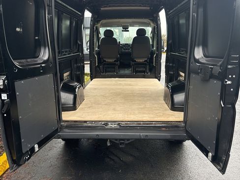 Used 2020 RAM ProMaster 2500 w/ Premium Appearance Group image 6