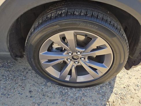 Used 2022 Ford Explorer XLT w/ Equipment Group 202A RWD image 18