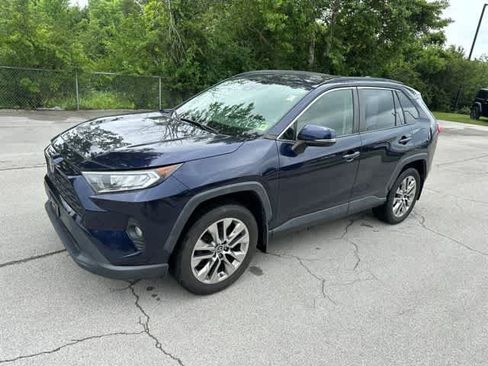 Used 2019 Toyota RAV4 XLE Premium w/ Cold Weather Package AWD/4WD image 18