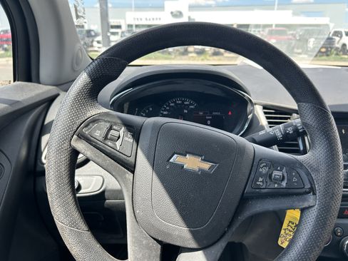 Used 2019 Chevrolet Trax LT AWD/4WD image 17