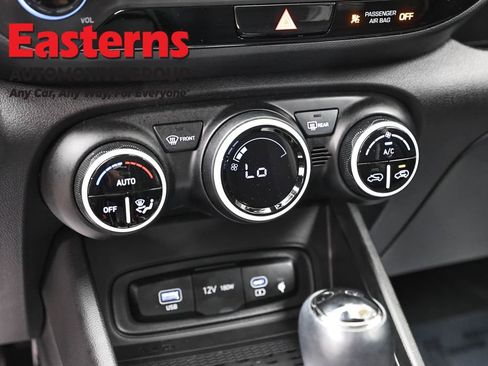 Used 2025 Hyundai Venue Limited image 21