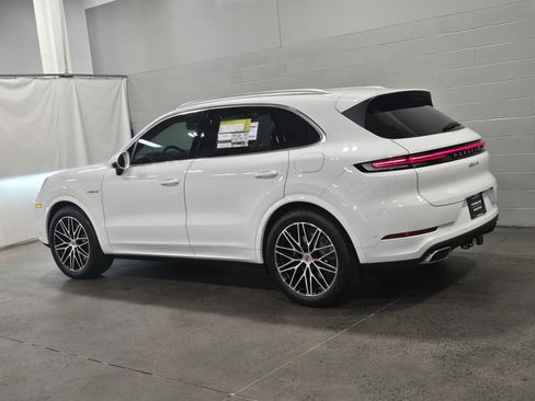 New 2026 Porsche Cayenne E-Hybrid image 3
