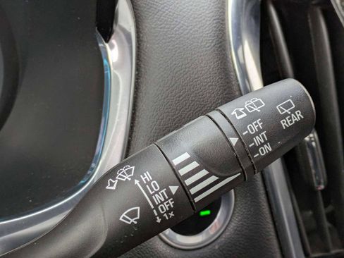 Used 2022 Chevrolet Traverse RS image 25