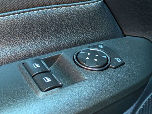 Used 2019 Ford Mustang EcoBoost image 21