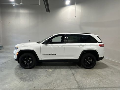 New 2025 Jeep Grand Cherokee Limited w/ Luxury Tech Group II image 9