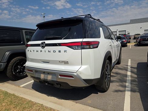Used 2025 Nissan Pathfinder Platinum AWD/4WD image 3