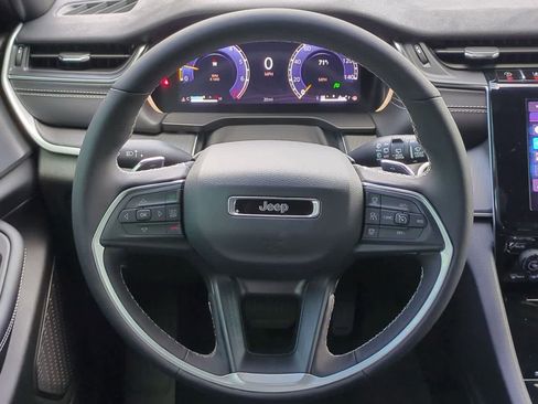 New 2025 Jeep Grand Cherokee Laredo w/ Luxury Tech Group I RWD image 23