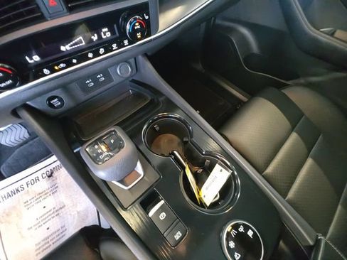 Used 2024 Nissan Rogue SV w/ SV Premium Package AWD/4WD image 18