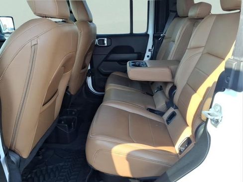 Used 2020 Jeep Gladiator Overland w/ Cold Weather Group image 22