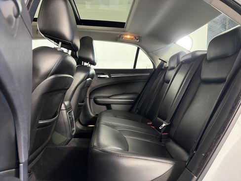 Used 2017 Chrysler 300 Touring w/ Value Package RWD image 7