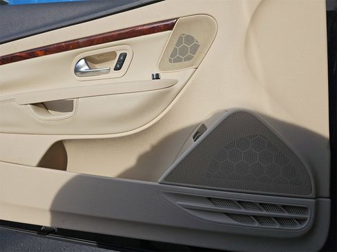 Used 2012 Volkswagen Eos Lux image 27