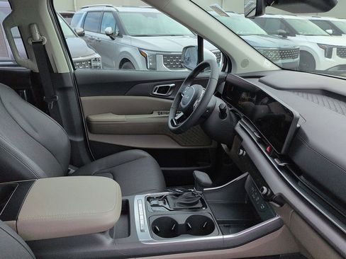 New 2026 Kia Carnival EX image 7