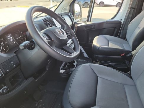 Used 2025 RAM ProMaster 2500 w/ Convenience Group FWD image 3