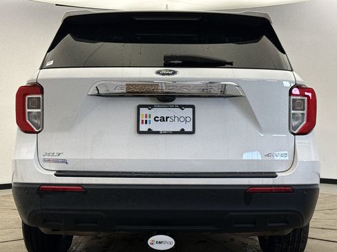 Used 2022 Ford Explorer XLT image 4