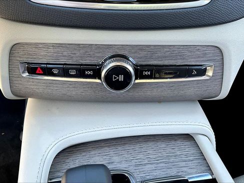 Used 2023 Volvo XC90 T8 Plus w/ Protection Package Premier image 32