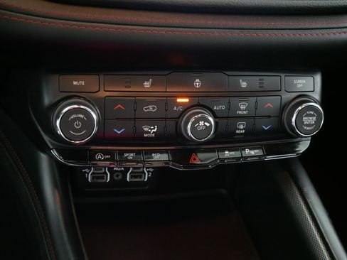 Used 2023 Dodge Durango GT image 23