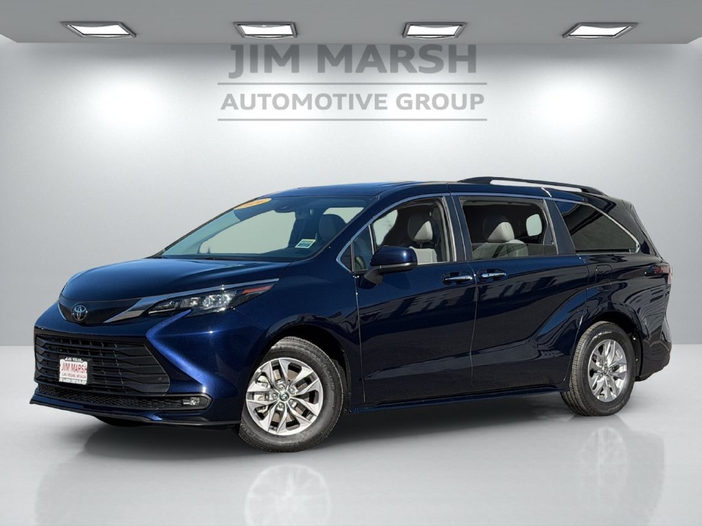 Used 2026 Toyota Sienna XLE FWD image 2