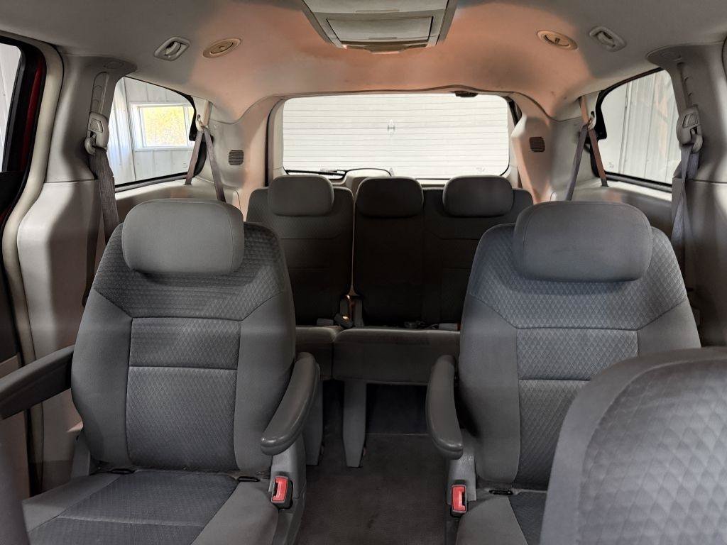 Used 2010 Chrysler Town & Country Touring FWD image 14