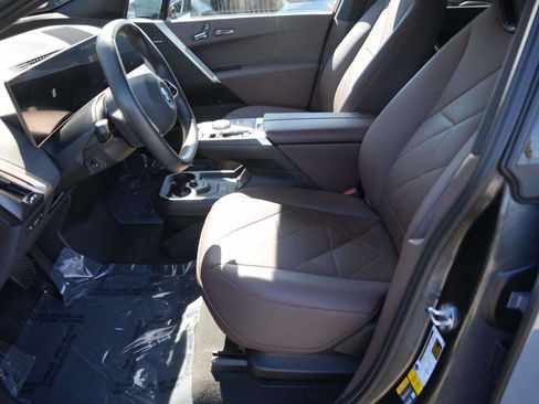 Used 2023 BMW iX xDrive50 w/ Premium Package image 13