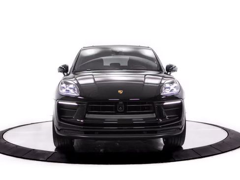 Certified 2026 Porsche Macan AWD/4WD image 10