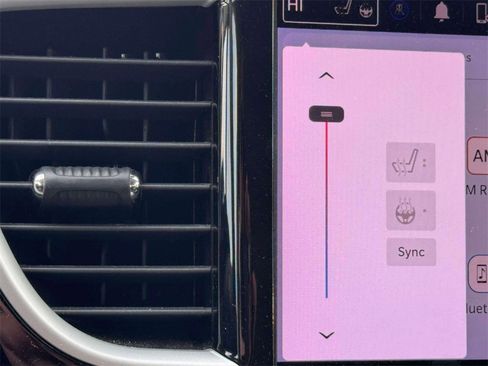 Used 2023 Chrysler Pacifica Touring-L image 22