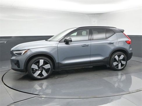 Used 2023 Volvo XC40 Recharge Ultimate image 4