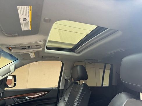 Used 2018 Cadillac Escalade ESV Luxury image 23