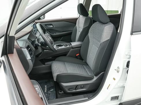 Used 2023 Nissan Rogue SV AWD/4WD image 11