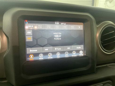 Used 2022 Jeep Wrangler Unlimited Sport AWD/4WD image 18