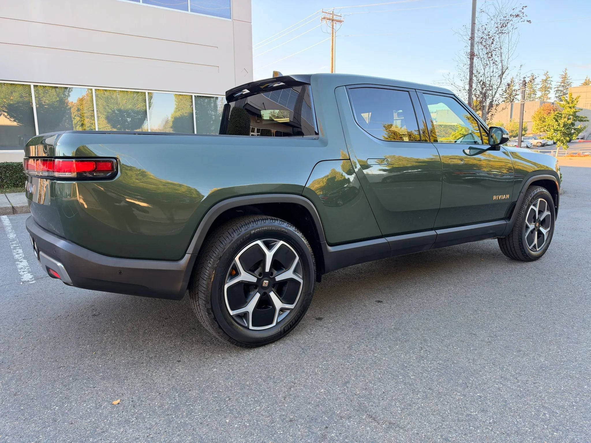 Used 2022 Rivian R1T Adventure AWD/4WD image 15