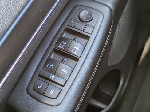 Used 2015 Jeep Grand Cherokee Limited w/ Luxury Group II AWD/4WD image 24