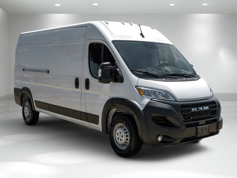 Used 2024 RAM ProMaster 2500 w/ Convenience Group FWD image 5