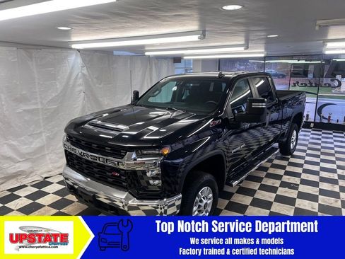 Used 2022 Chevrolet Silverado 2500 LT w/ Z71 Off-Road Package image 5