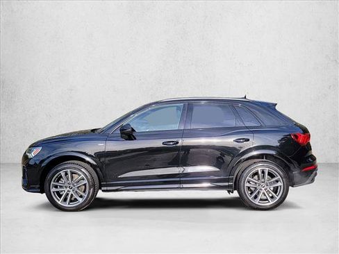 Used 2025 Audi Q3 2.0T Premium w/ Black Optic Sport Package image 9