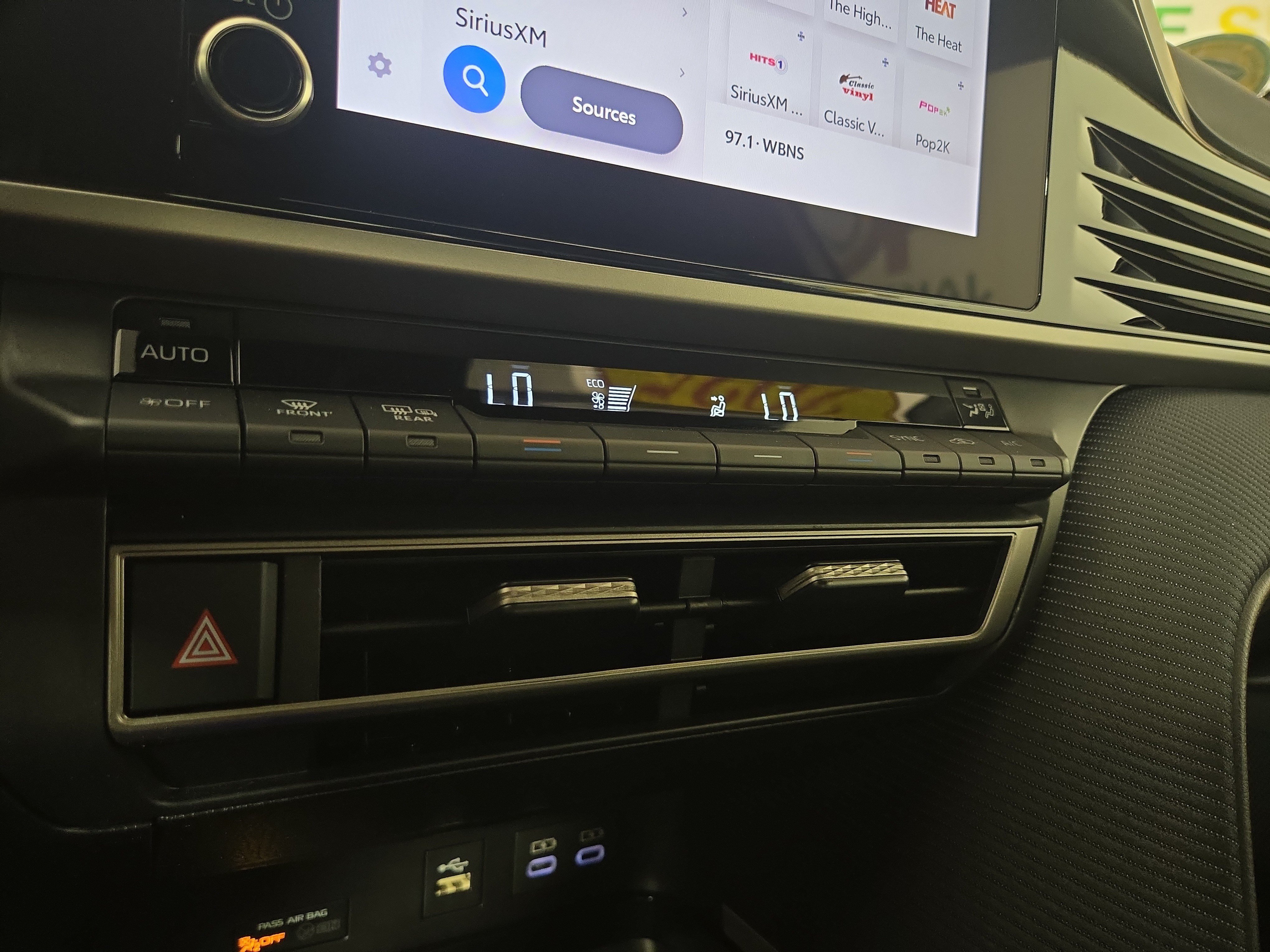 Used 2025 Toyota Camry SE FWD image 26