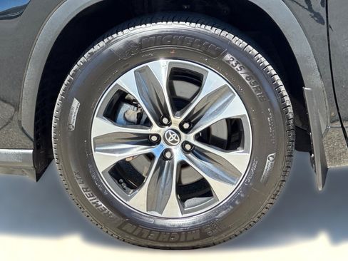 Used 2026 Toyota Highlander XLE AWD/4WD image 13