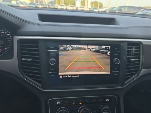 Used 2021 Volkswagen Atlas SE image 12