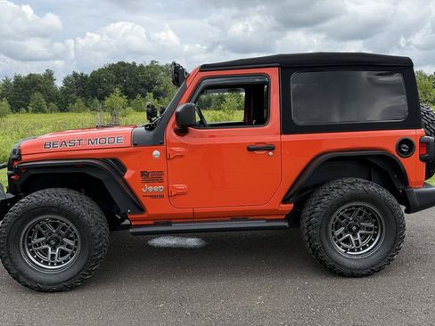 Used 2019 Jeep Wrangler Sport AWD/4WD image 2
