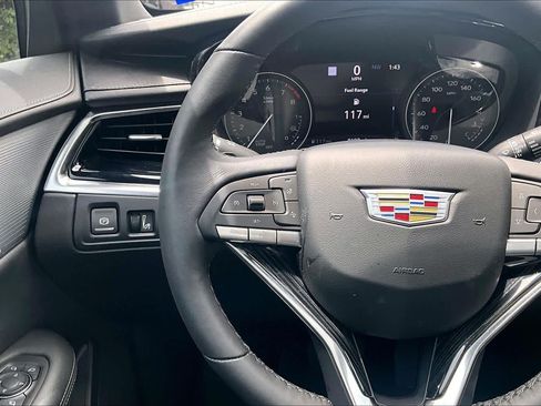 Used 2025 Cadillac XT6 Premium Luxury w/ Technology Package FWD image 23