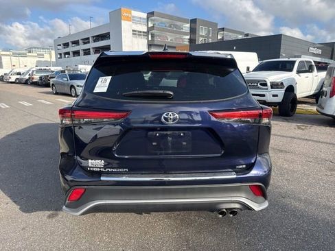 Used 2023 Toyota Highlander XSE FWD image 4