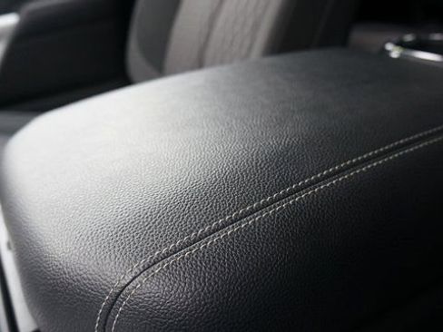 Used 2024 Nissan Titan SV w/ SV Convenience Package image 23