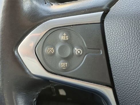 Used 2021 Chevrolet Traverse LT w/ LT Premium Package image 32