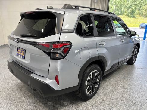 Used 2025 Subaru Forester Premium AWD/4WD image 7