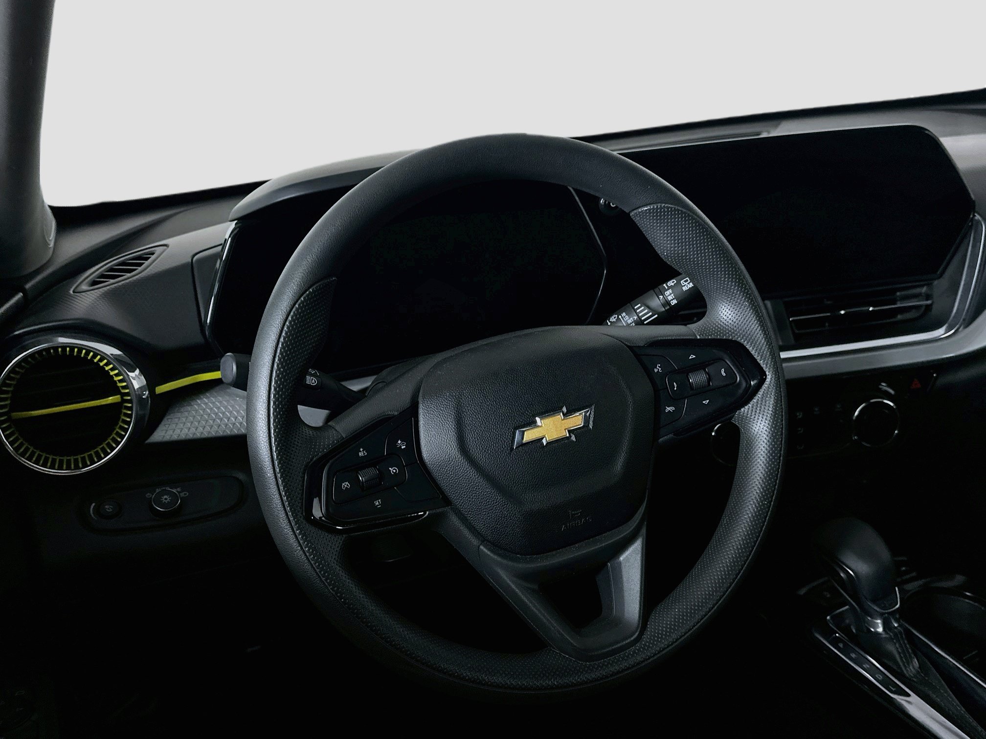 Used 2025 Chevrolet Trax LT FWD image 18