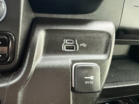 Used 2025 RAM ProMaster 2500 w/ Convenience Group FWD image 37