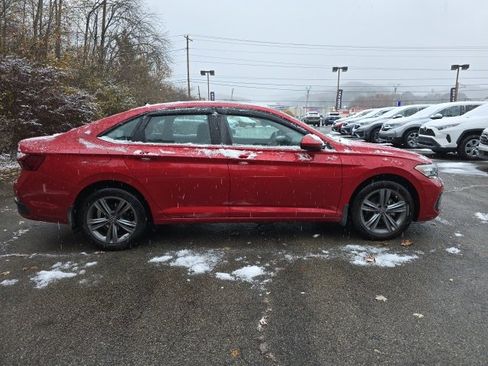 Used 2024 Volkswagen Jetta SE image 6